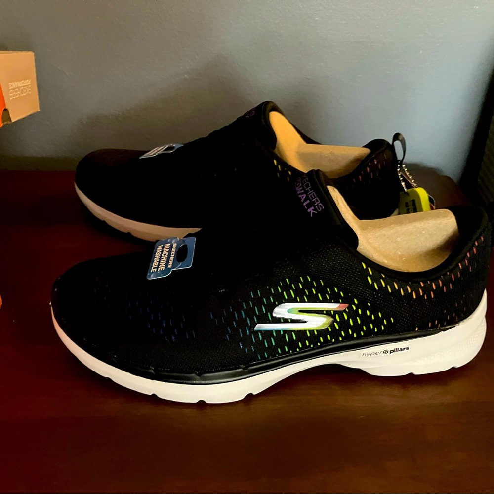 New! Skechers GoWalk vibrant energy slip-on athletic shoes black size 9.5